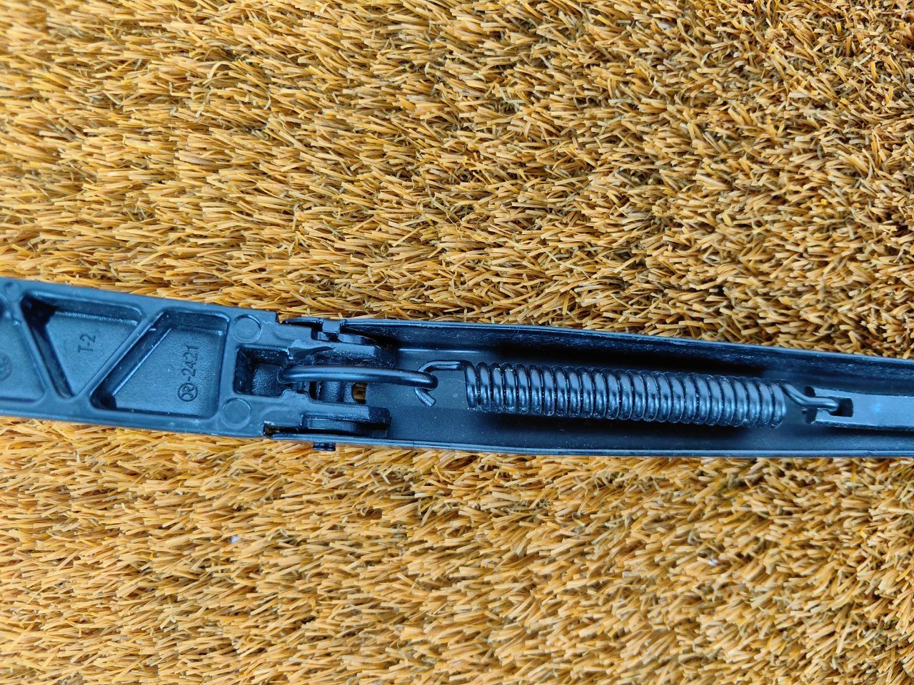 поводок стеклоочистителя