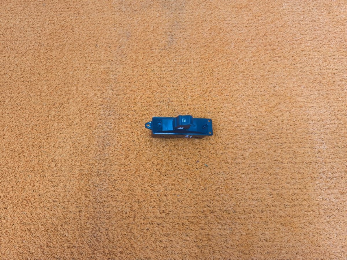 3746200XKQ00A Кнопка стеклоподъемника задняя левая Haval F7 2024 фото 1