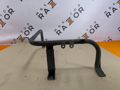 Крепление топливного бака