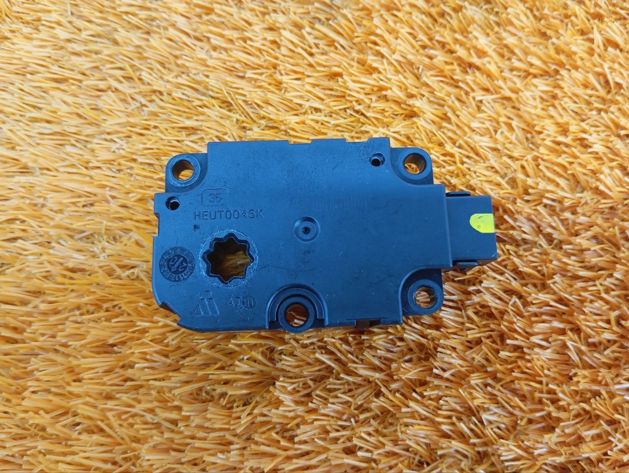 Сервопривод заслонок печки