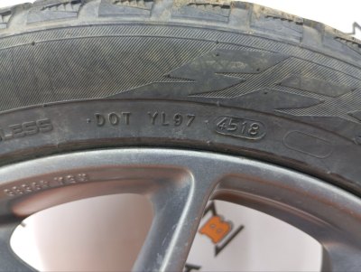 Колесо Audi A4 R18 5x112, Nokian 235/45 R18, зимнее, липучка