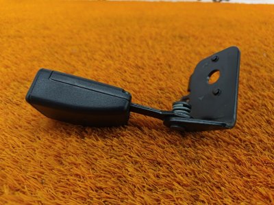 Ответная часть ремня безопасности