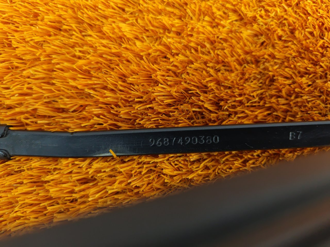поводок стеклоочистителя