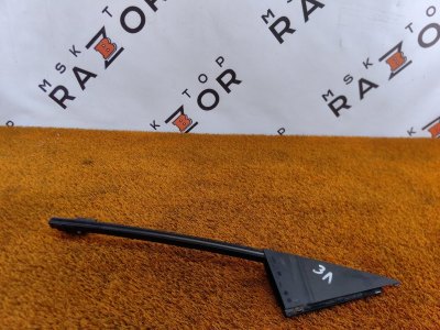 Направляющая стекла двери