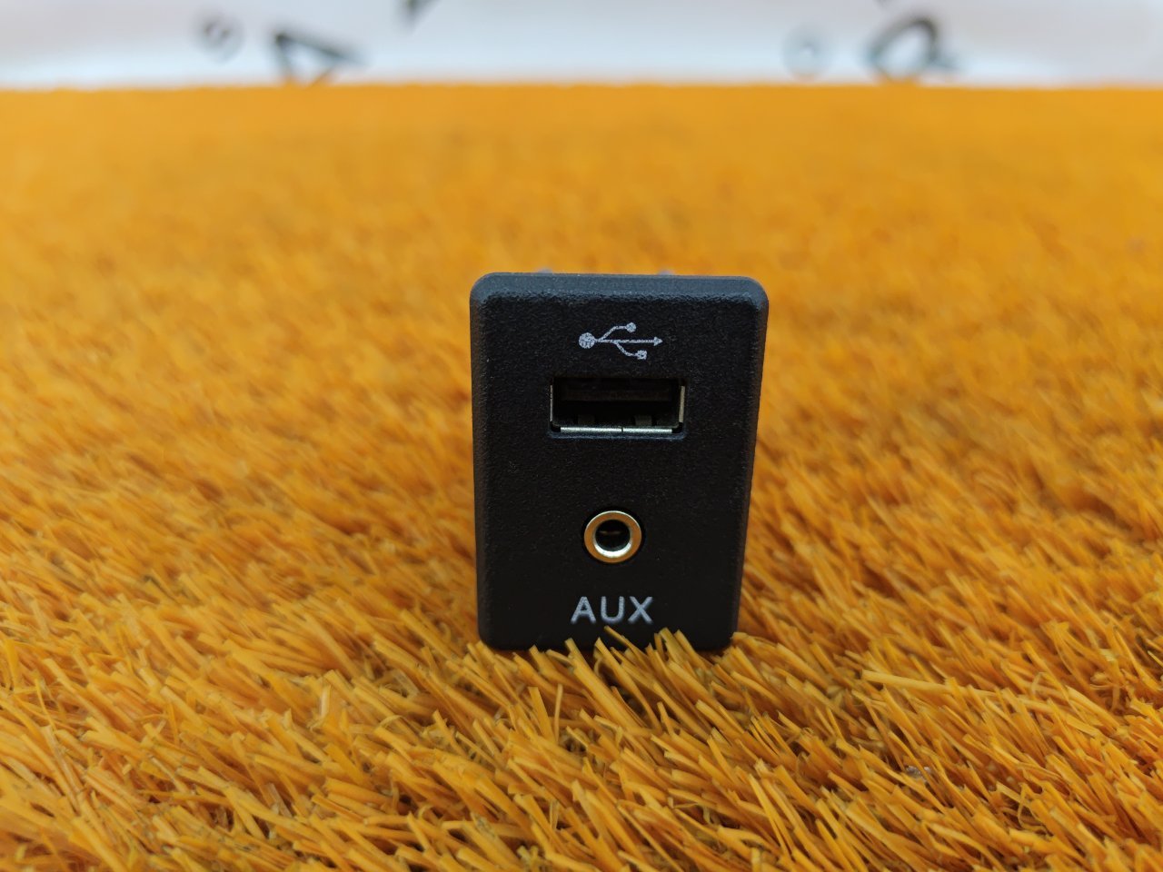 Разъем USB+AUX