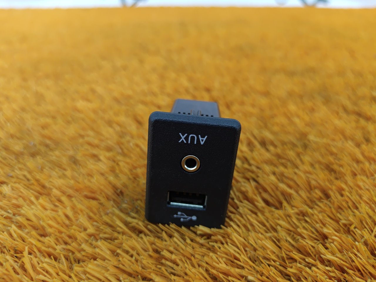 Разъем USB+AUX