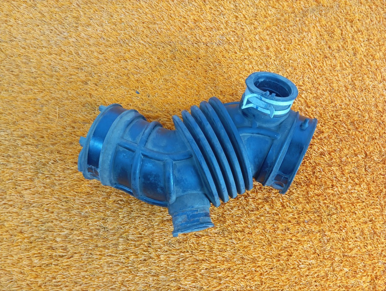 Патрубок воздушного фильтра