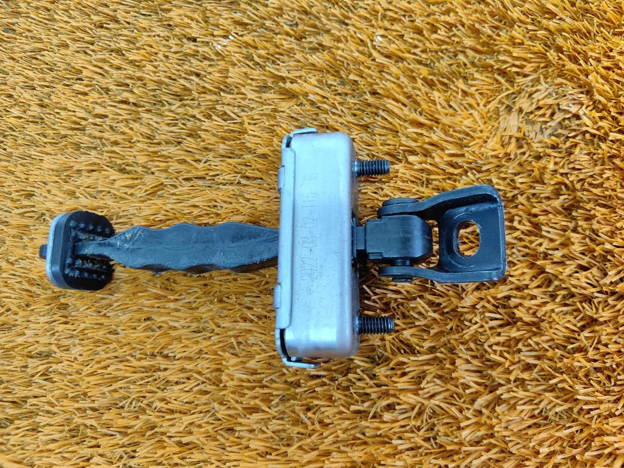 Ограничитель двери