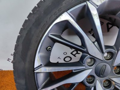 Колесо Geely Coolray R18 5x114.3, Pirelli 215/55 R18, зимнее, липучка