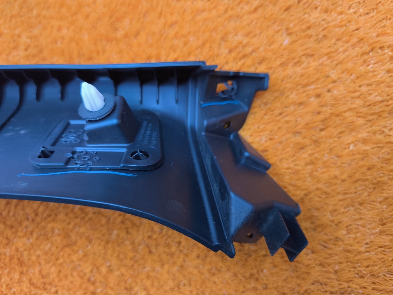 Обшивка двери багажника