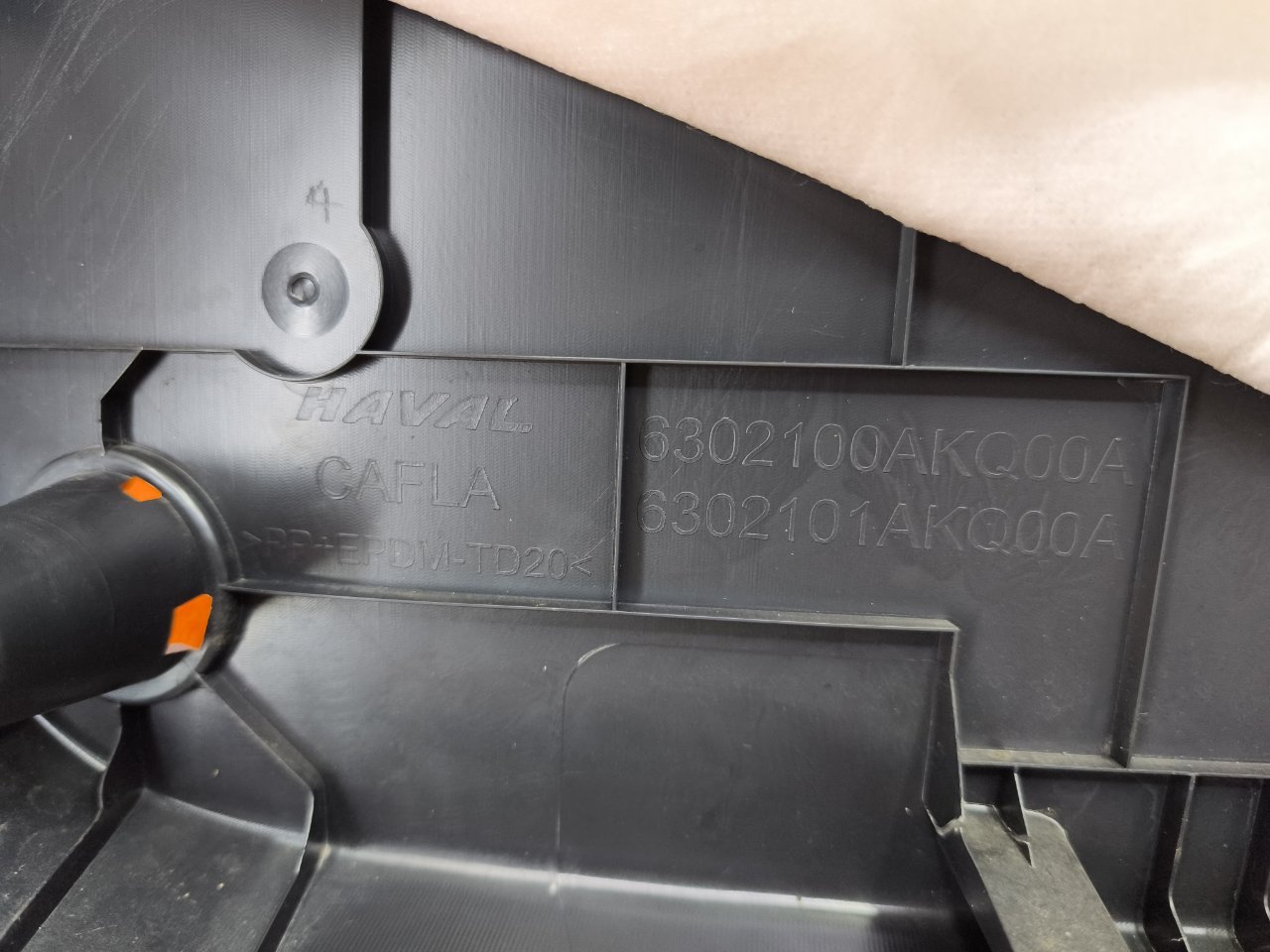 6302100AKQ00A Обшивка крышки багажника Haval F7 2019 фото 17
