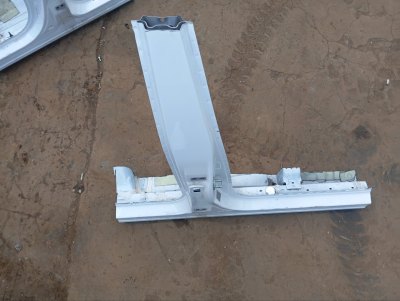 Порог с центральной стойкой