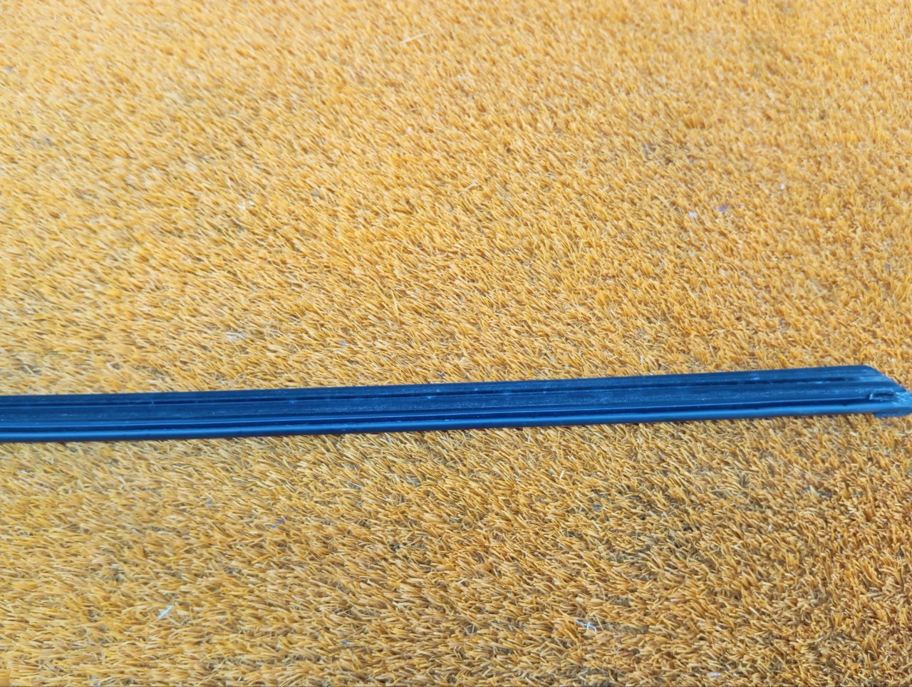 Уплотнитель стекла двери