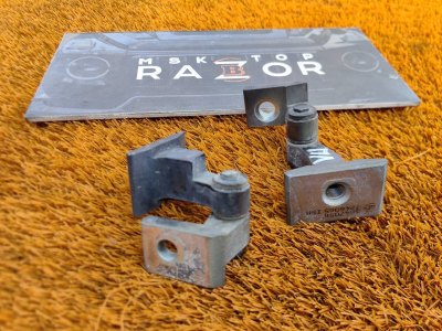 Петля двери