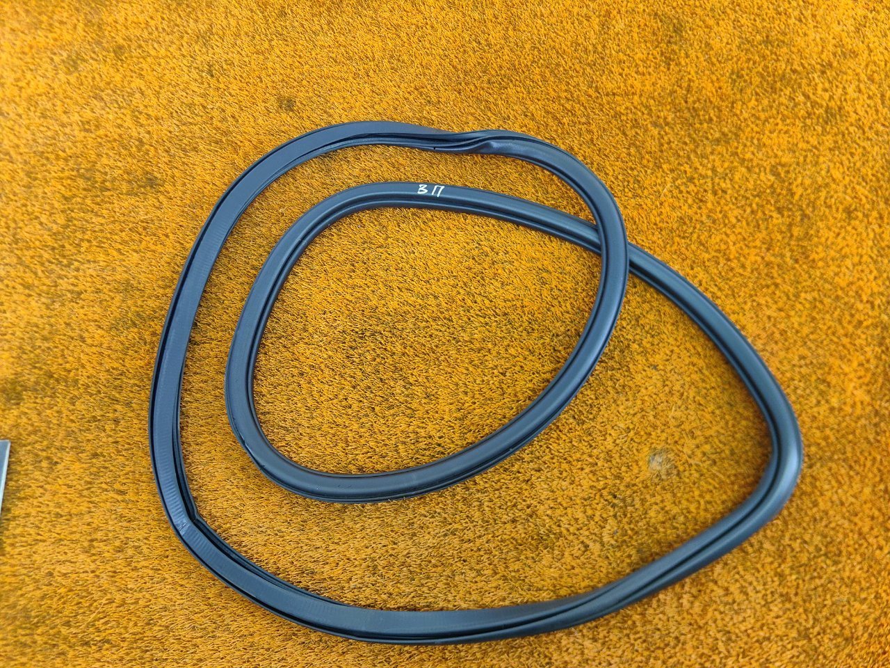 Уплотнитель проема двери