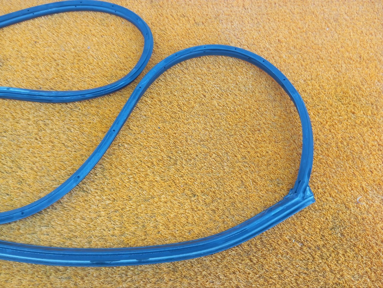 Уплотнитель двери