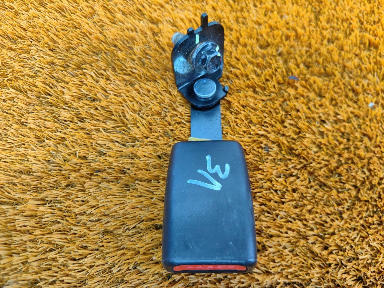 Ответная часть ремня безопасности