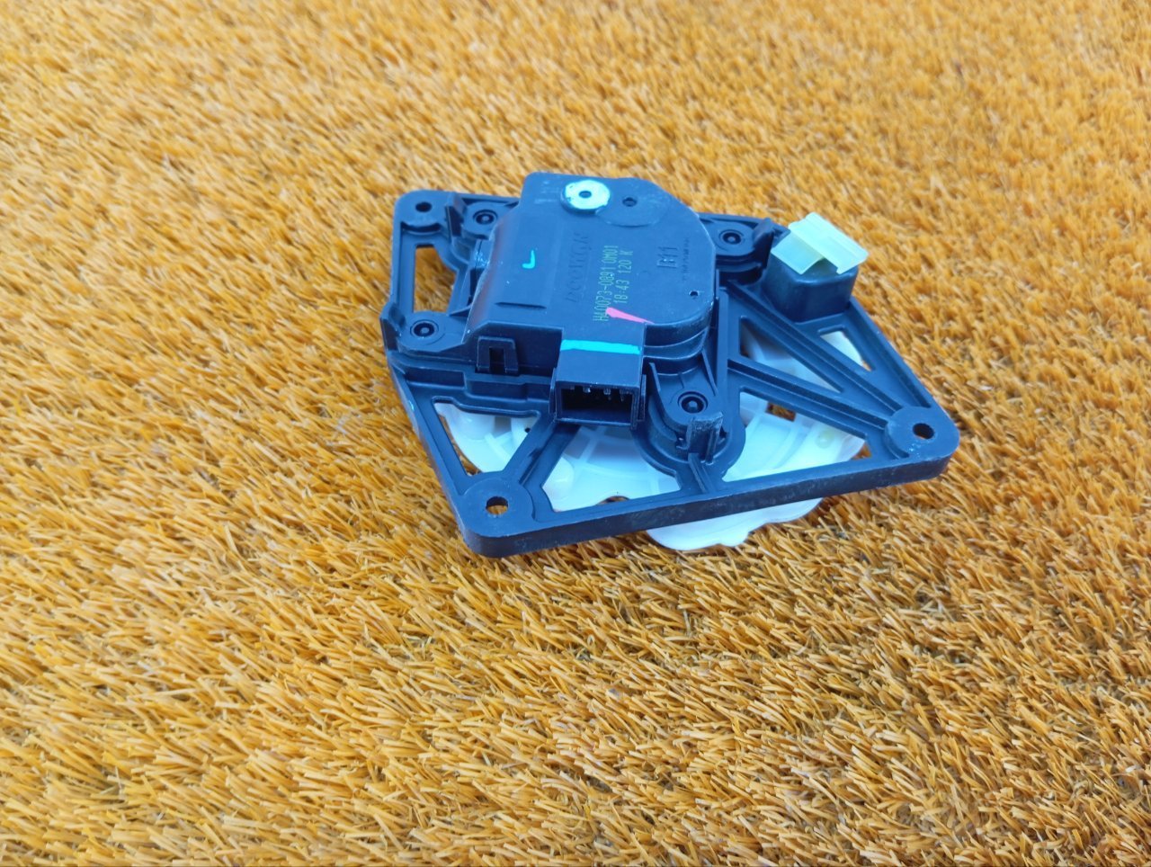 Сервопривод заслонок печки