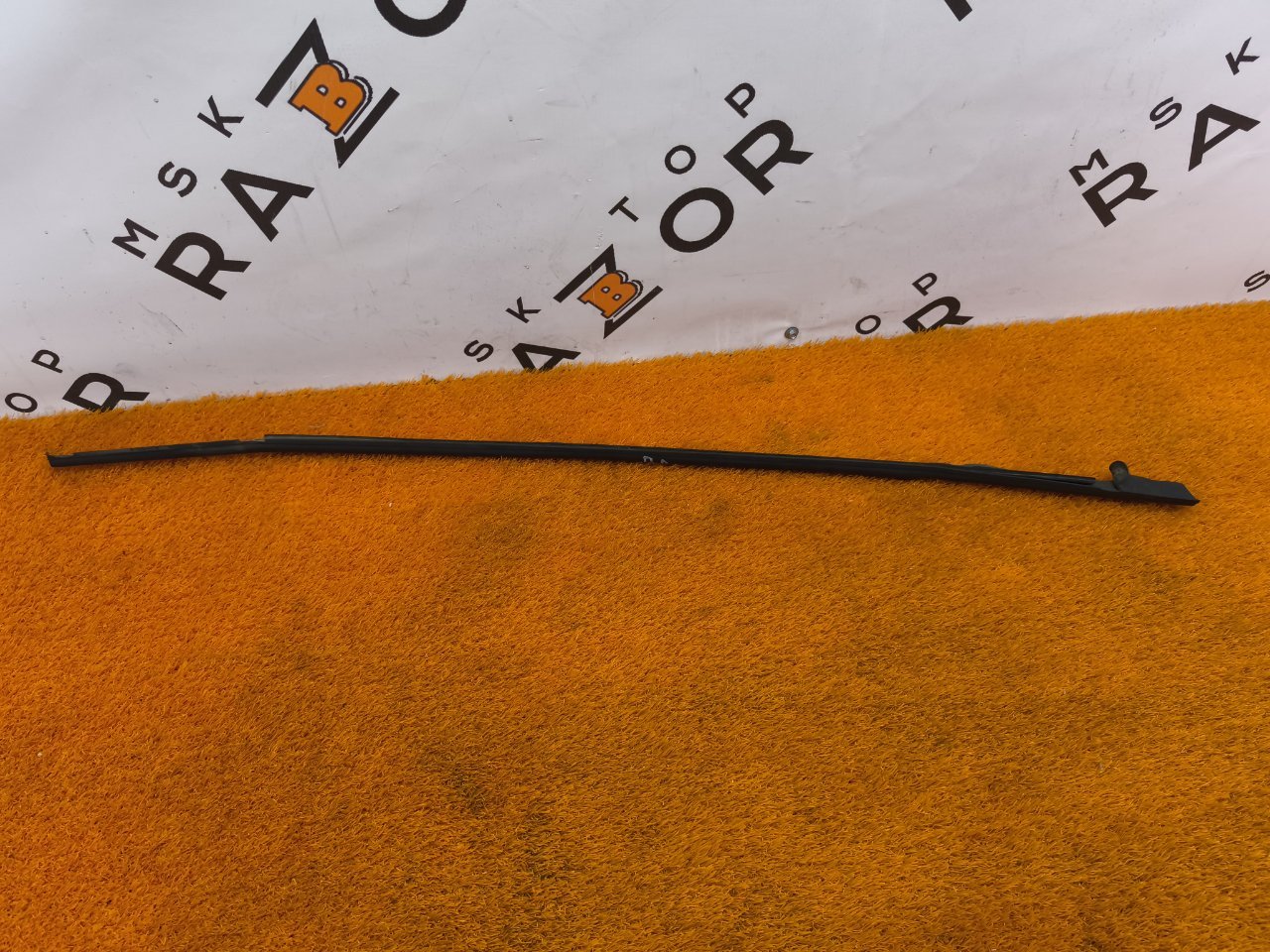 Уплотнитель стекла двери