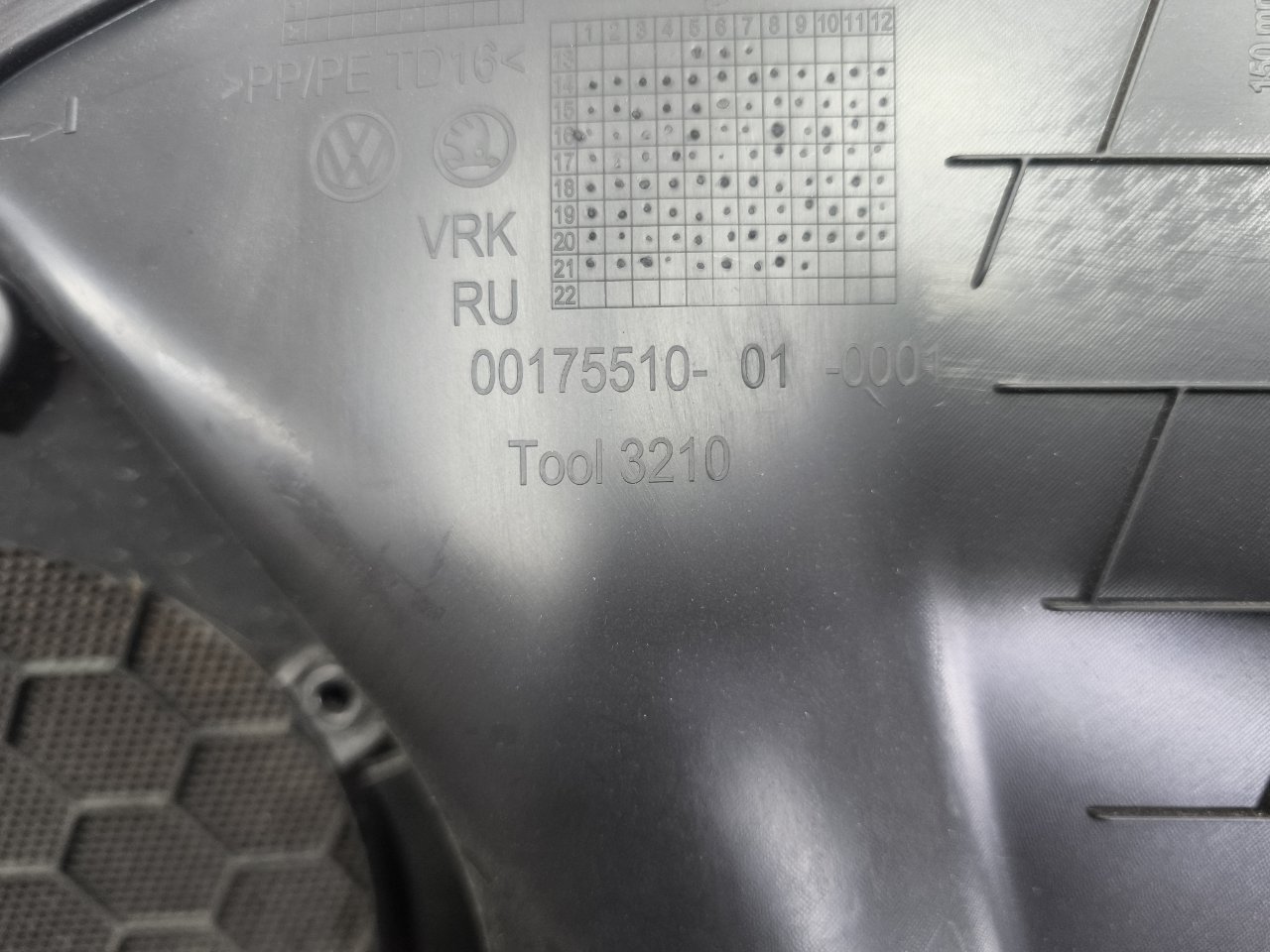 60U867013C, 60U867013B Обшивка двери Skoda Rapid 2021 фото 12