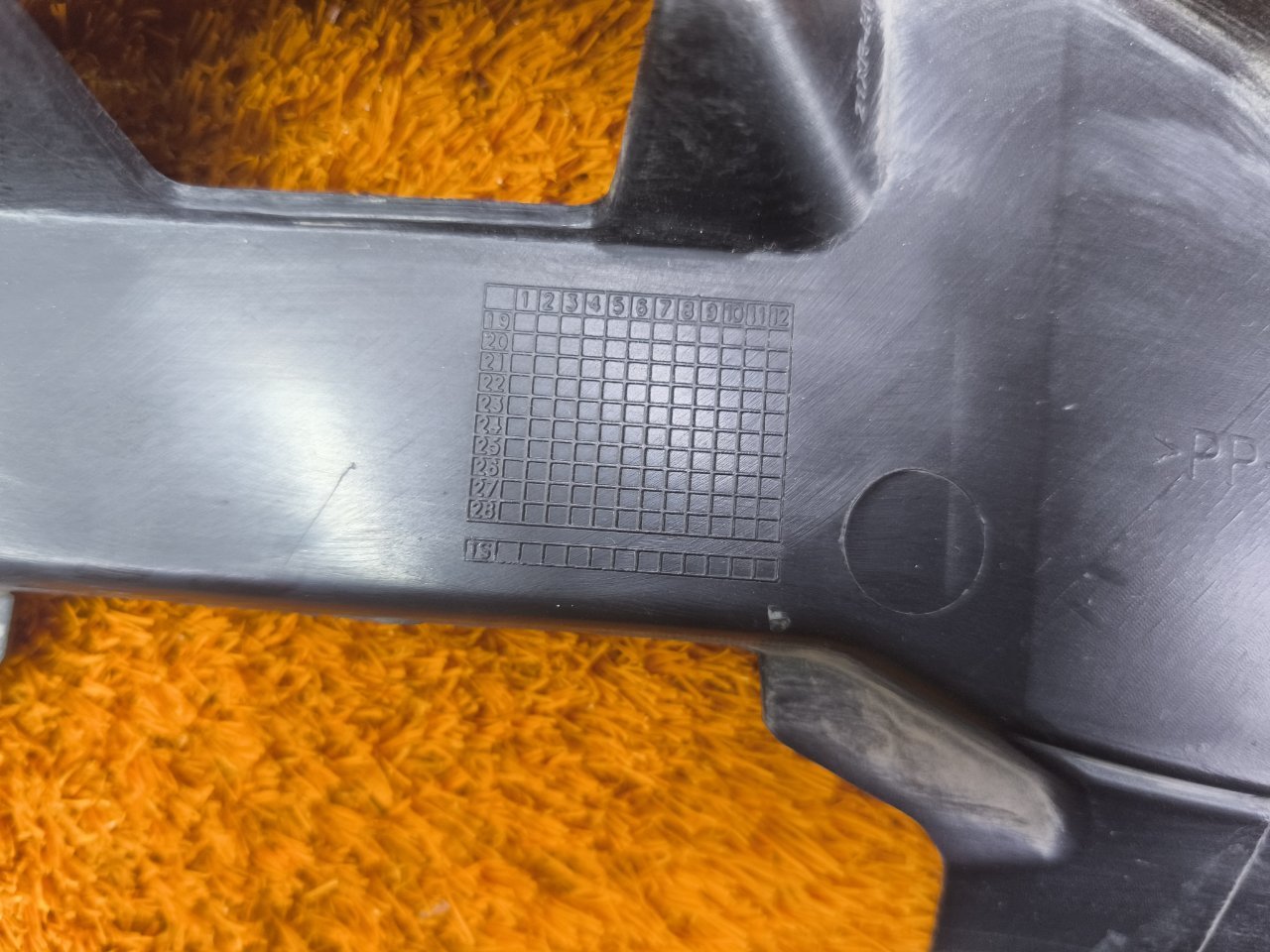 Накладка замка капота