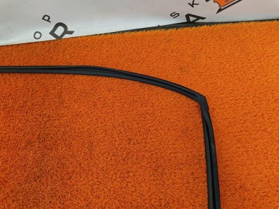 Уплотнитель стекла двери