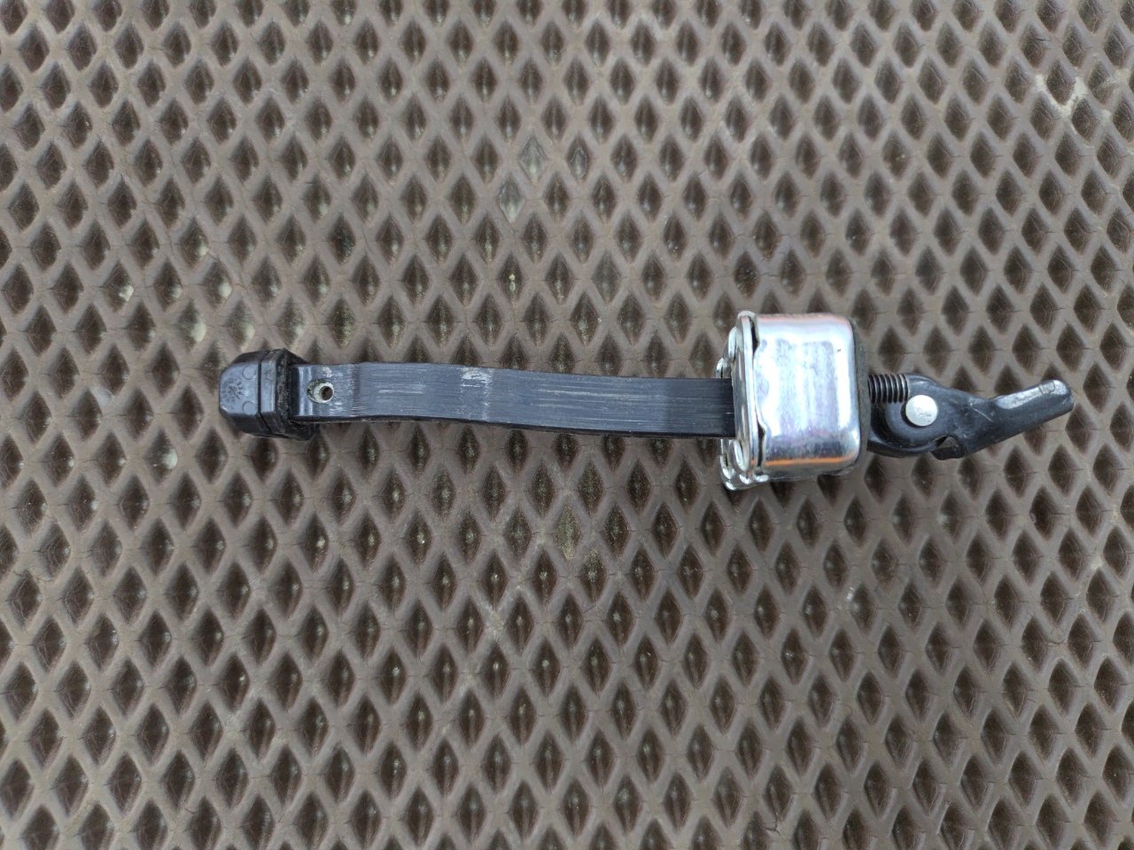 Ограничитель двери