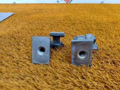 Петля двери