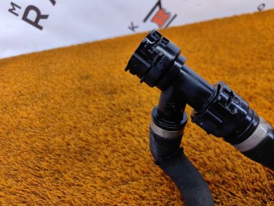 Патрубок системы охлаждения