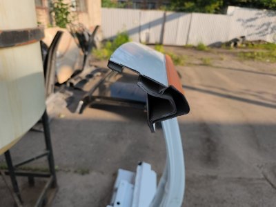 Порог с центральной стойкой