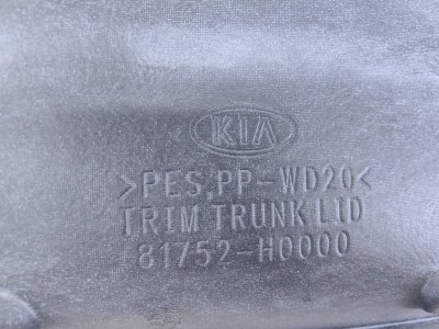 Обшивка крышки багажника
