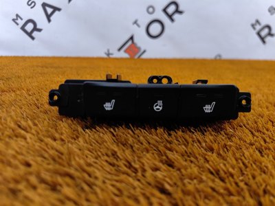 Блок кнопок обогрева руля и сидений
