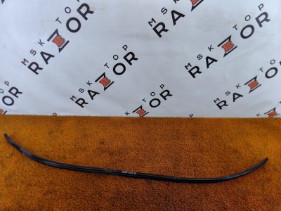 Уплотнитель капота