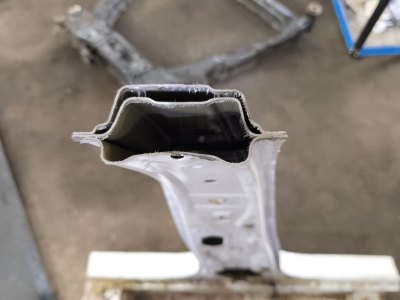 Порог с центральной стойкой