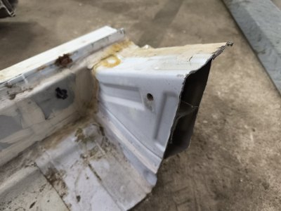 Порог с центральной стойкой