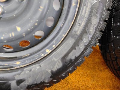Колесо Kia Rio R15 4x100, Cordiant 185/65 R15, зимнее, липучка
