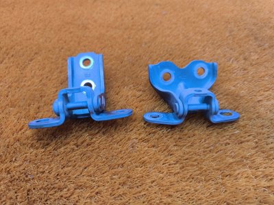 Петля двери