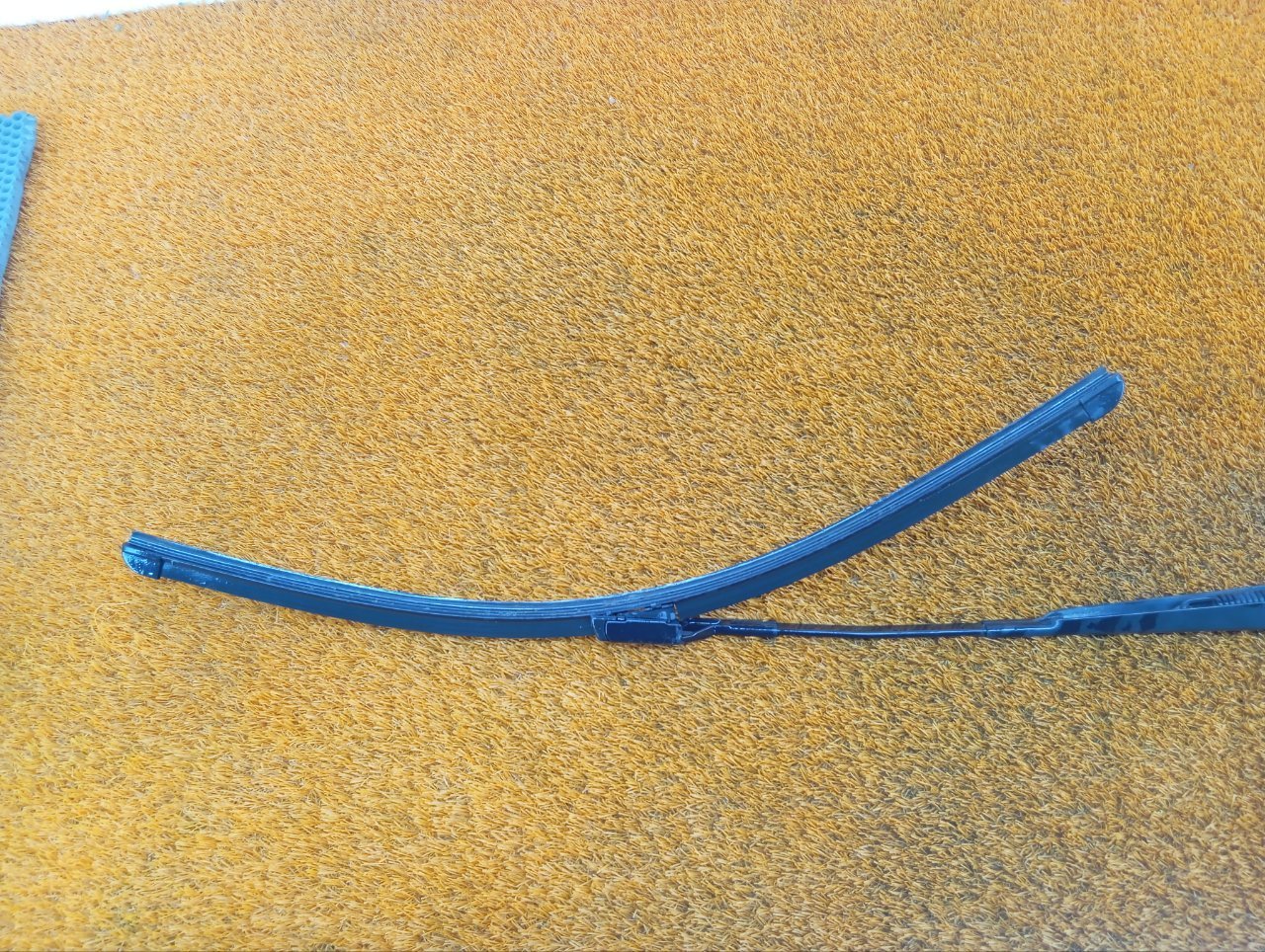 поводок стеклоочистителя