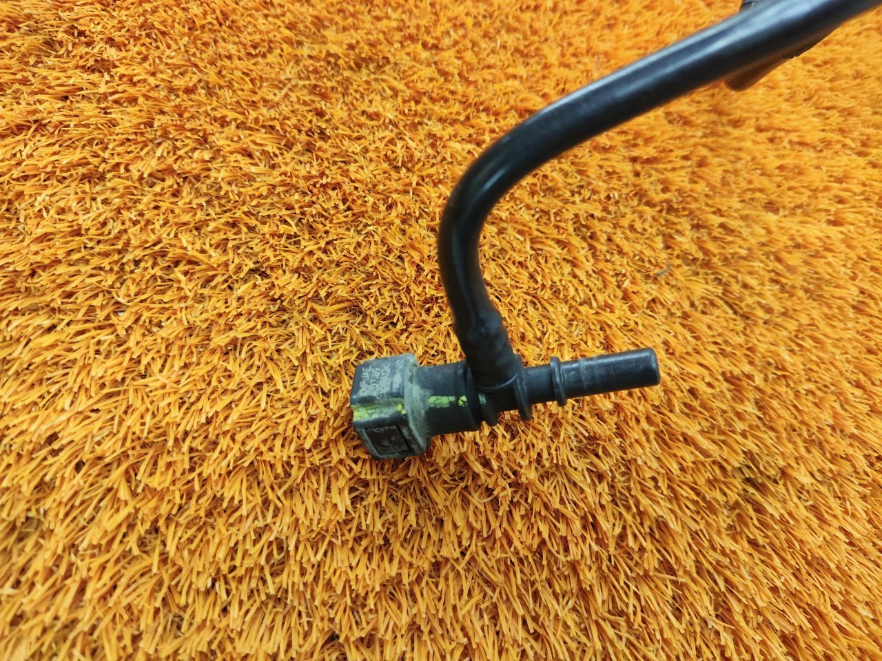 Трубка топливная