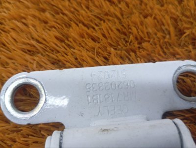 Петля двери багажника