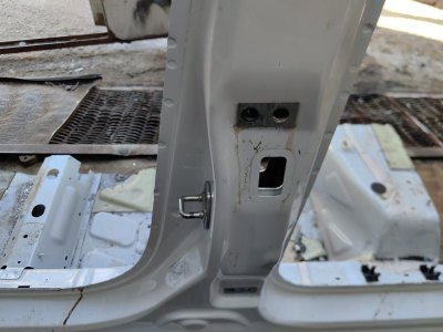 Порог с центральной стойкой