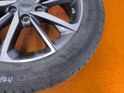 Колесо Geely Coolray R17 5x114.3, Nokian 215/60 R17, зимнее, липучка