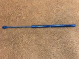 8890455003 Амортизатор крышки багажника задний правый Geely Coolray 2023 фото 6