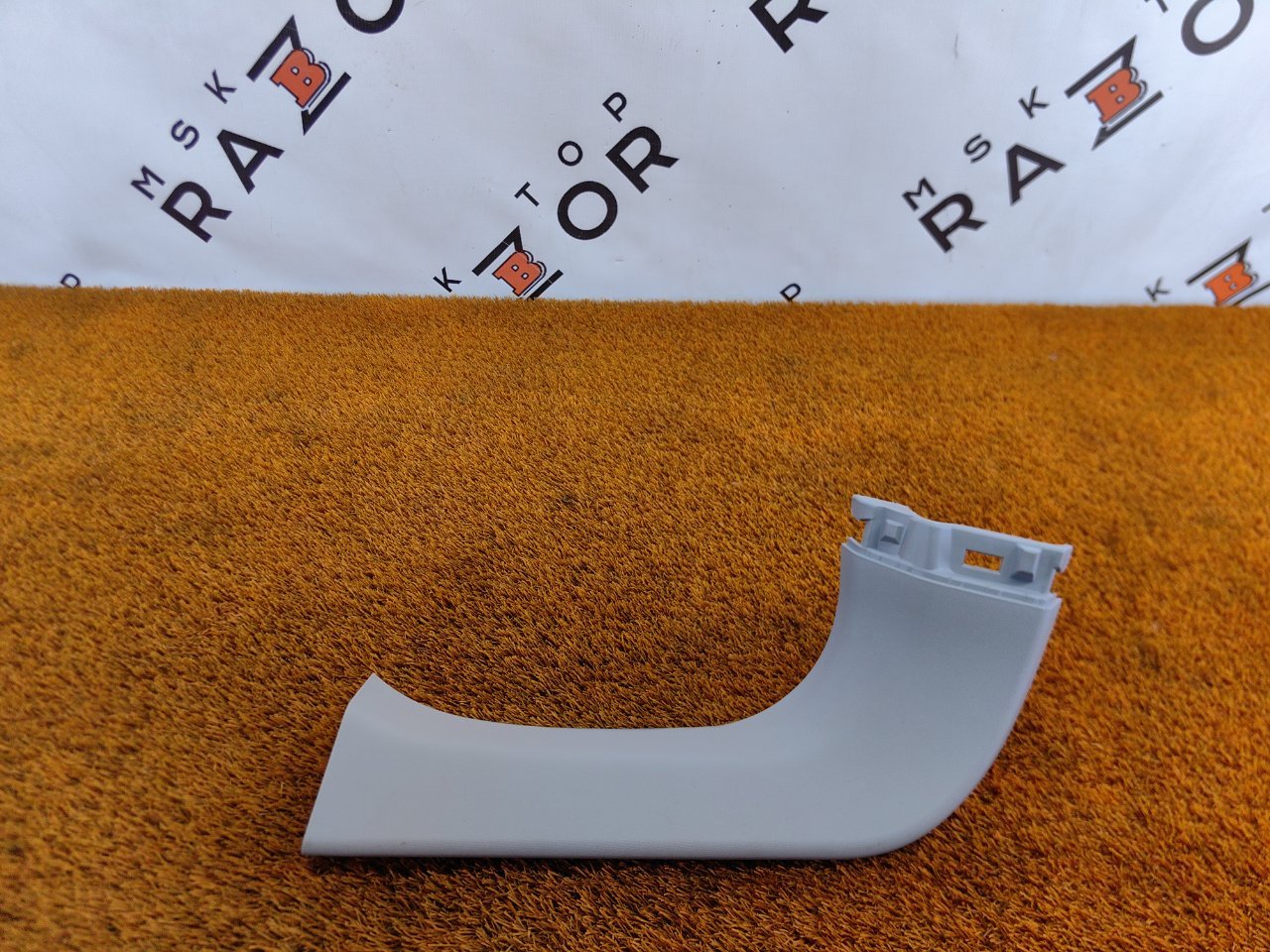 Обшивка двери багажника