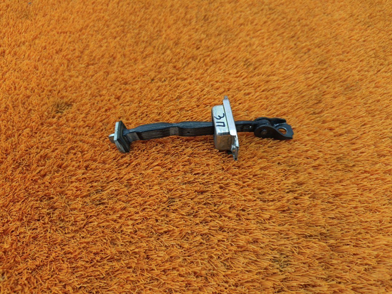 Ограничитель двери