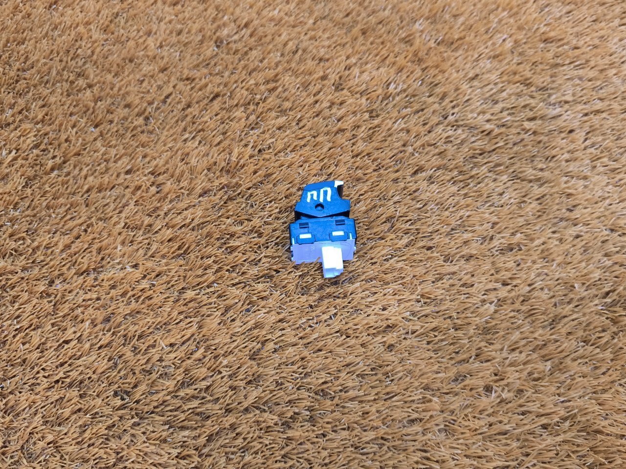 Кнопка стеклоподъемника