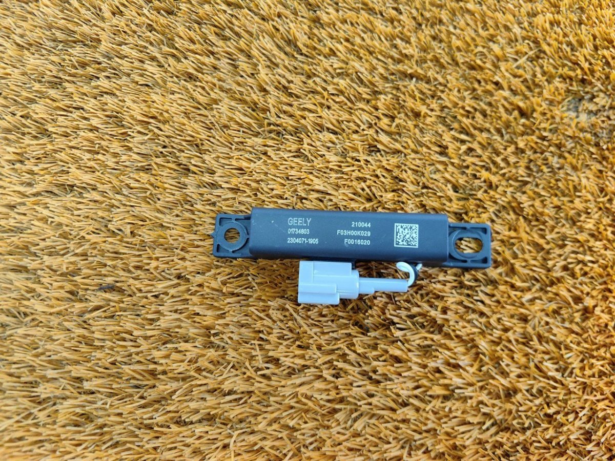 01734803, 6600145833, 210044, 23062414472, F03H00K029, F0016020 Антенна ключа Geely Coolray 2023 фото 1