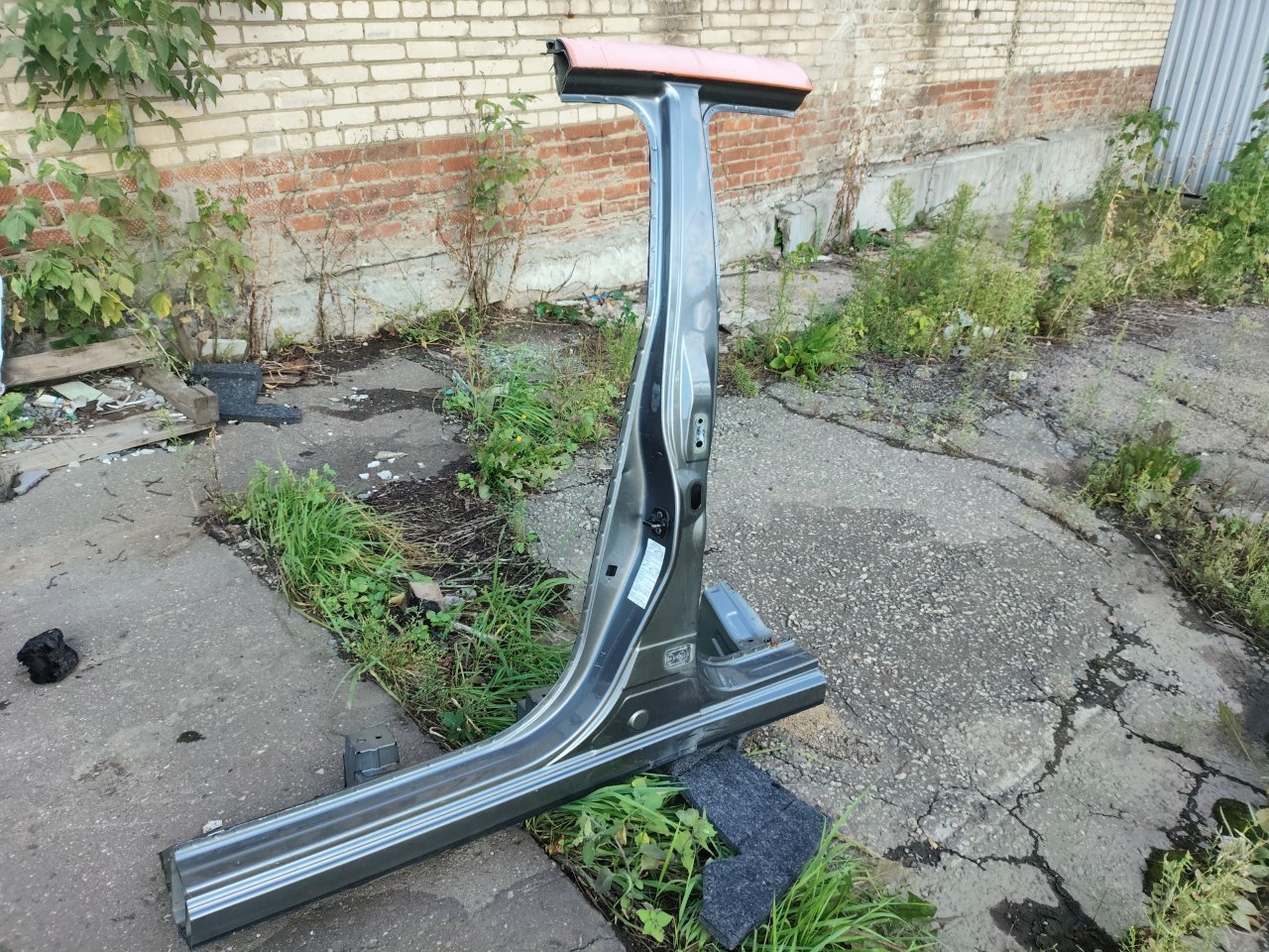 Порог с центральной стойкой