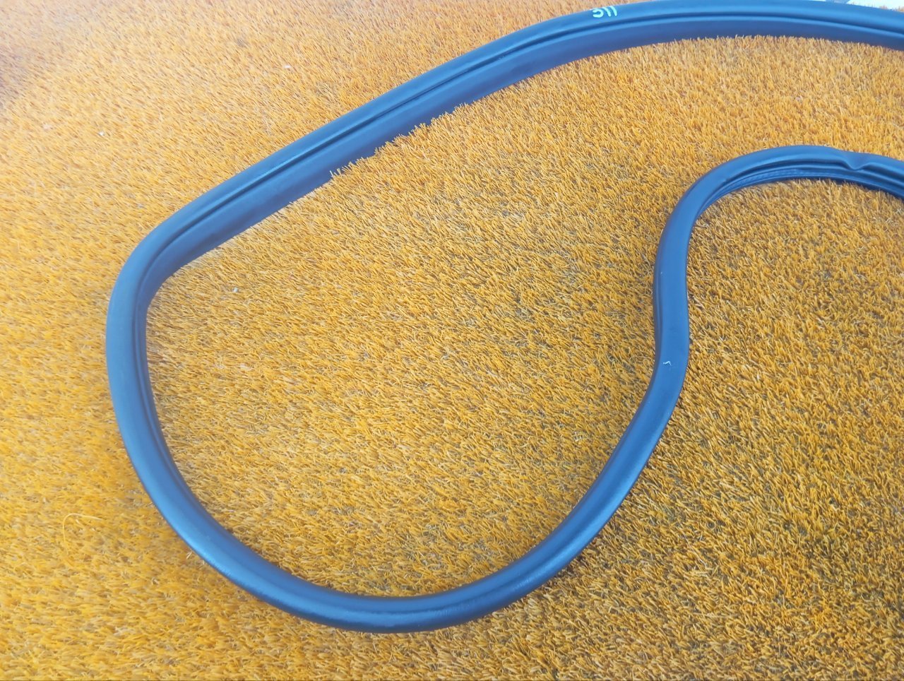 Уплотнитель проема двери