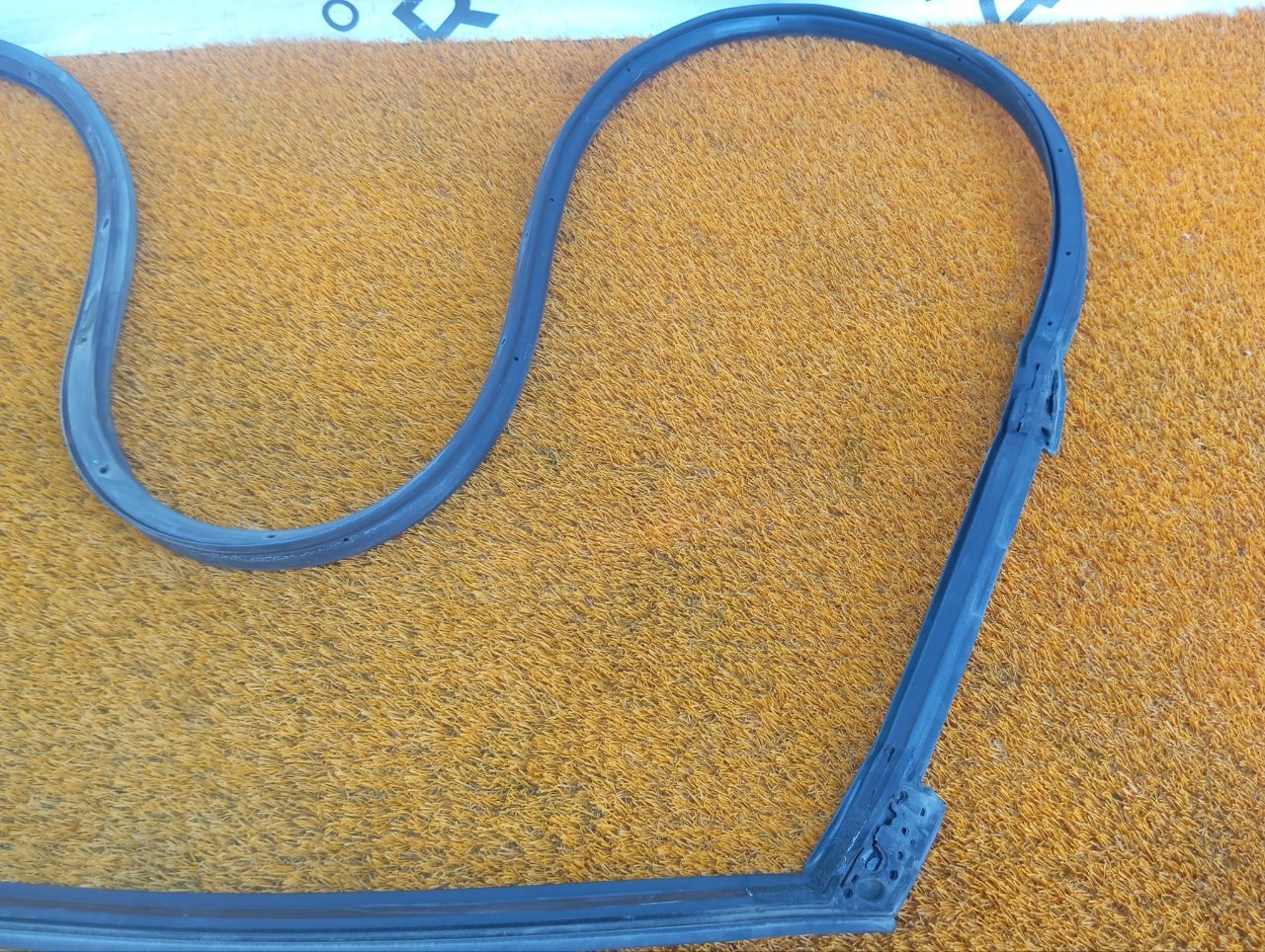 Уплотнитель двери